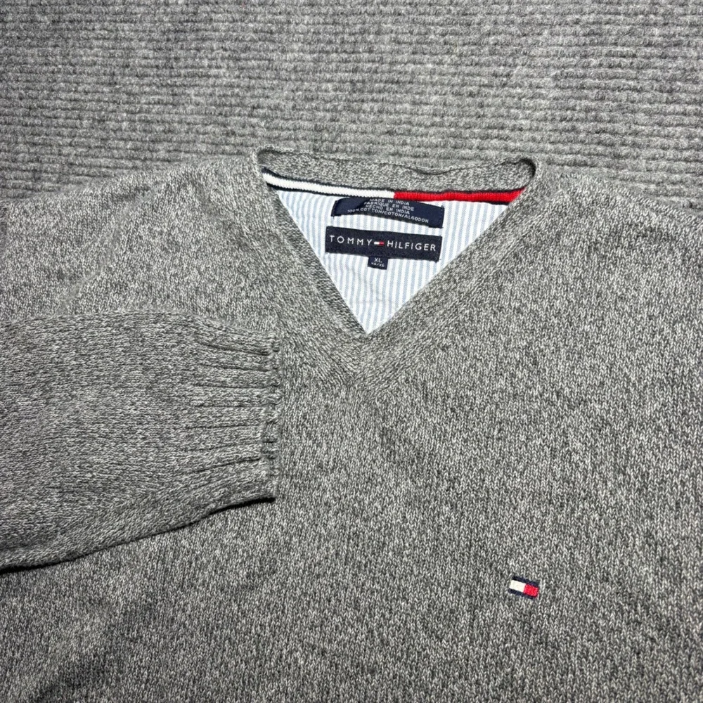 Tommy Hilfiger Mens XL Grey Cotton V-Neck Pullover Sweater Knit‎ Flag Logo XL